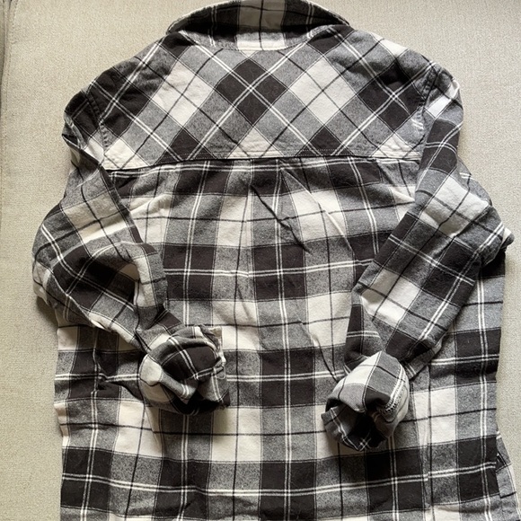 Women’s Flannel - Picture 4 of 4